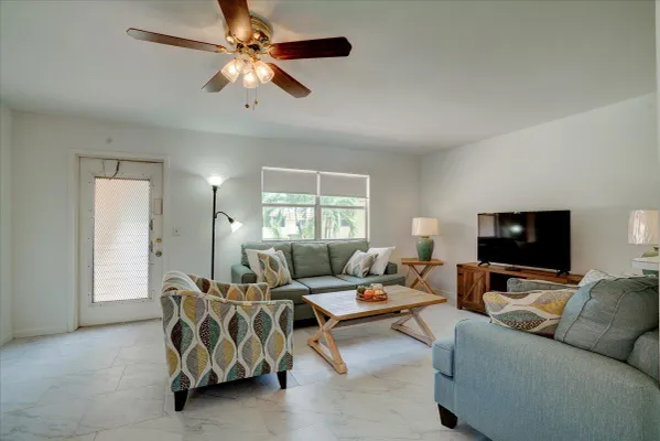 Property Slideshow image 2 of 15 | 222 saxony e 222, Delray Beach, FL, 33446