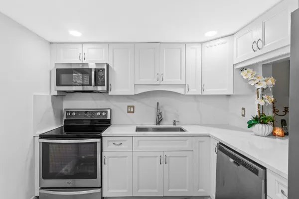Property Slideshow image 3 of 35 | 14721 bonaire blvd 101, Delray Beach, FL, 33446