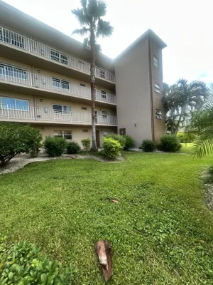 Property Slideshow image 2 of 21 | 300 ne 26th ave 113, Boynton Beach, FL, 33435