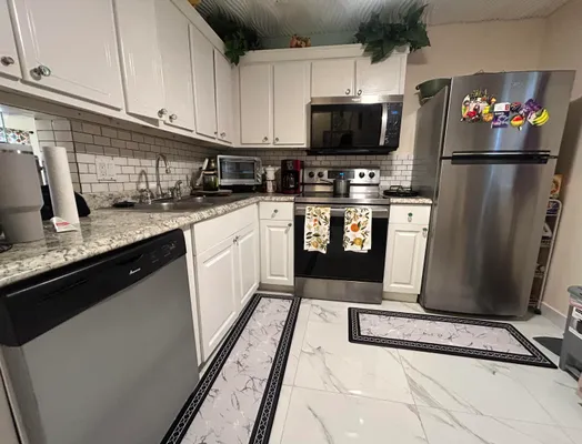 Property Slideshow image 3 of 21 | 300 ne 26th ave 113, Boynton Beach, FL, 33435