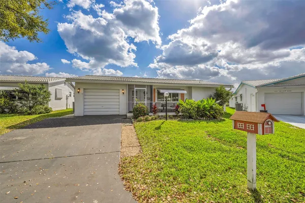 Property Slideshow image 3 of 41 | 1010 nw 89th way, Plantation, FL, 33322