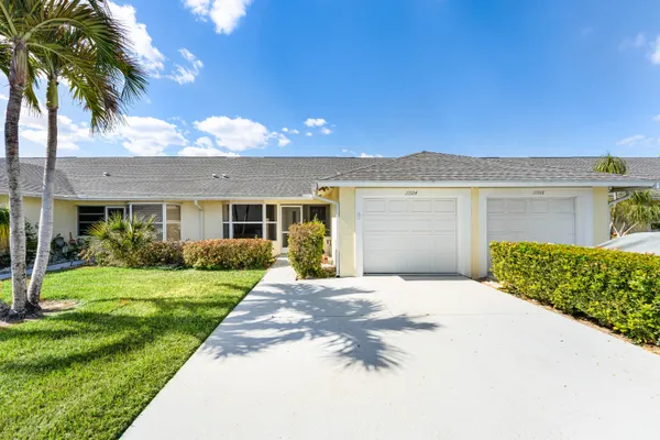 Property Slideshow image 2 of 28 | 10924 se stonehill ln, Hobe Sound, FL, 33455