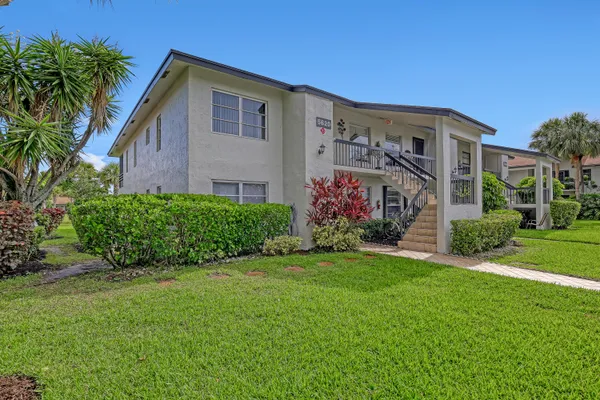 Property Slideshow image 2 of 21 | 5620 spindle palm ct e, Delray Beach, FL, 33484
