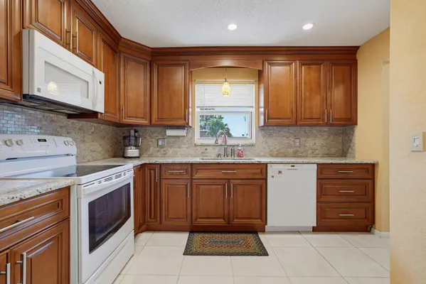 Property Slideshow image 3 of 55 | 676 laconia cir b, Lake Worth, FL, 33467