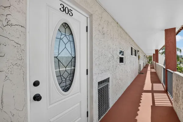 Property Slideshow image 2 of 37 | 9923 s hollybrook lake dr 305, Pembroke Pines, FL, 33025
