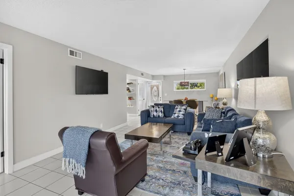 Property Slideshow image 3 of 37 | 9923 s hollybrook lake dr 305, Pembroke Pines, FL, 33025