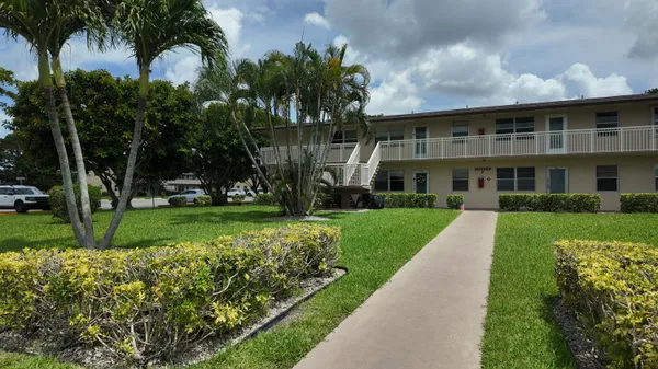 Property Slideshow image 3 of 22 | 326 chatham p 326, West Palm Beach, FL, 33417
