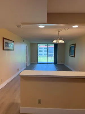 Property Slideshow image 2 of 14 | 830 s hollybrook dr 204, Pembroke Pines, FL, 33025