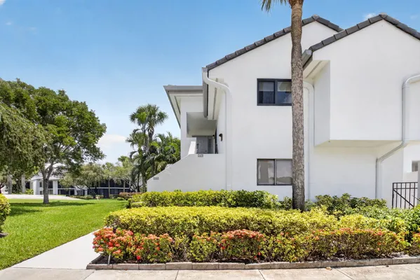 Property Slideshow image 3 of 88 | 7665 glendevon ln 1605, Delray Beach, FL, 33446