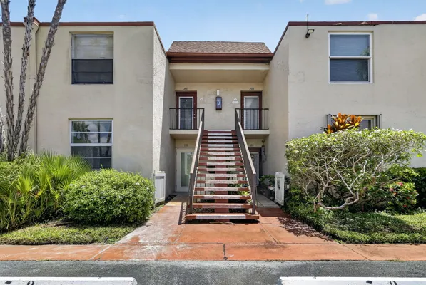 Property Slideshow image 2 of 20 | 7 willowbrook ln 101, Delray Beach, FL, 33446