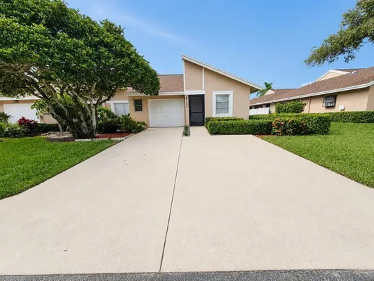 Property Slideshow image 2 of 17 | 8101 sweetbriar way, Boca Raton, FL, 33496