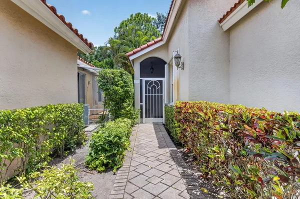 Property Slideshow image 2 of 34 | 5207 brookview dr, Boynton Beach, FL, 33437