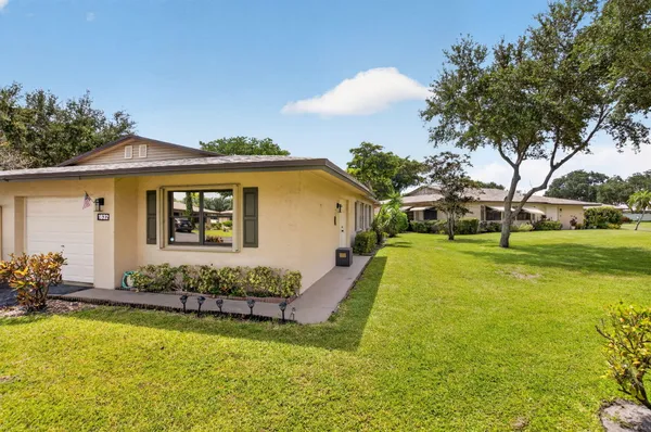 Property Slideshow image 2 of 27 | 1632 palmland dr, Boynton Beach, FL, 33436