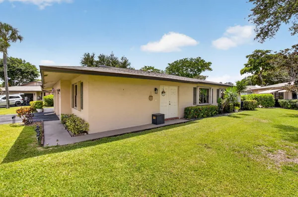 Property Slideshow image 3 of 27 | 1632 palmland dr, Boynton Beach, FL, 33436