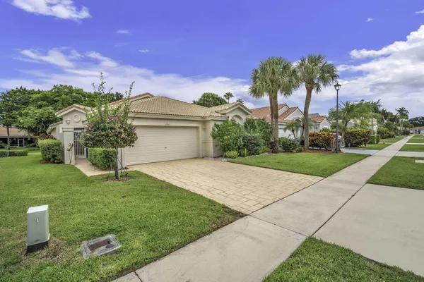 Property Slideshow image 2 of 57 | 5707 swaying palm ln, Boynton Beach, FL, 33437