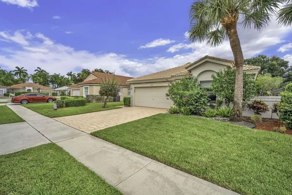 Property Slideshow image 3 of 57 | 5707 swaying palm ln, Boynton Beach, FL, 33437