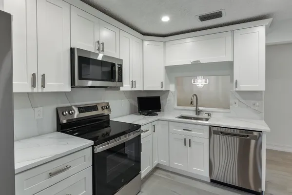 Property Slideshow image 2 of 26 | 15342 lakes of delray blvd 98, Delray Beach, FL, 33484