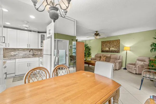 Property Slideshow image 3 of 35 | 265 newport r dr r, Deerfield Beach, FL, 33442