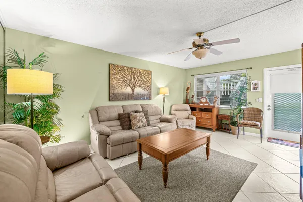 Property Slideshow image 2 of 35 | 265 newport r dr r, Deerfield Beach, FL, 33442