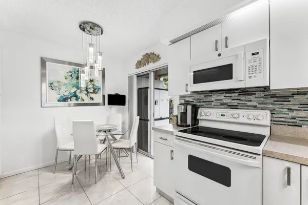 Property Slideshow image 2 of 34 | 14388 emerald lake dr 2, Delray Beach, FL, 33446