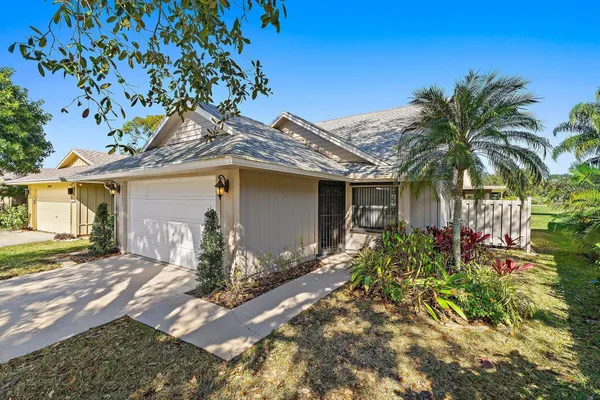 Property Slideshow image 2 of 46 | 12921 se crooked stick ln, Hobe Sound, FL, 33455