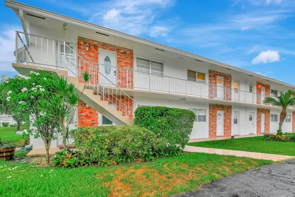 Property Slideshow image 2 of 30 | 2650 w golf blvd 255, Pompano Beach, FL, 33064