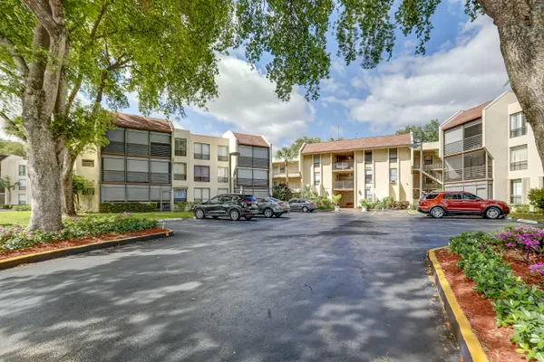 Property Slideshow image 3 of 44 | 6751 n university dr 302, Tamarac, FL, 33321