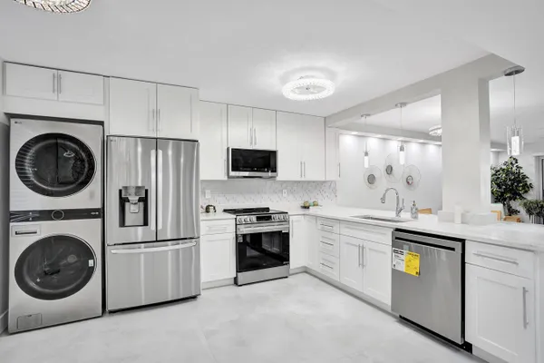 Property Slideshow image 3 of 50 | 7146 huntington ln 402, Delray Beach, FL, 33446