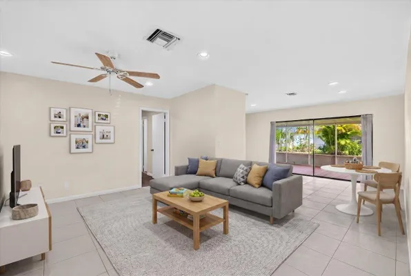 Property Slideshow image 3 of 38 | 10100 nw 71st pl, Tamarac, FL, 33321