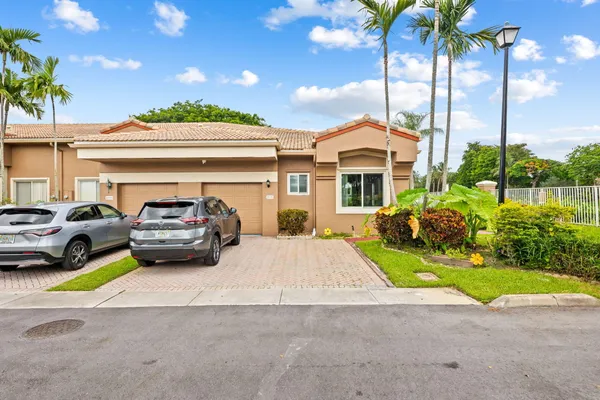 Property Slideshow image 2 of 23 | 10156 lombardy dr, Tamarac, FL, 33321