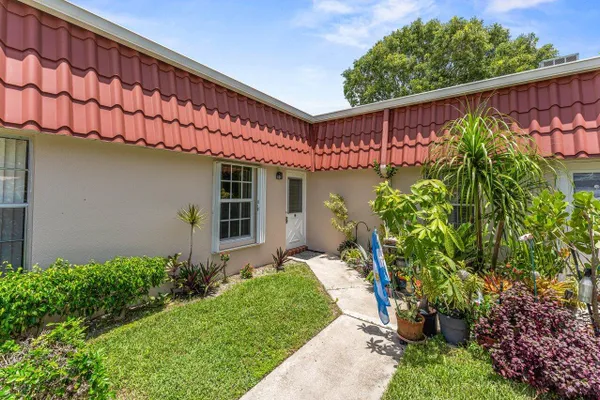 Property Slideshow image 3 of 22 | 713 nantucket cir b, Lake Worth, FL, 33467