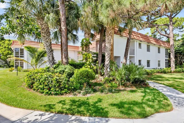 Property Slideshow image 2 of 31 | 2600 se ocean blvd dd-8, Stuart, FL, 34996