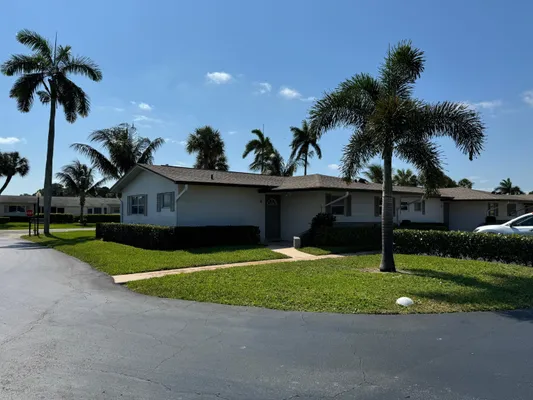 Property Slideshow image 2 of 53 | 2885 crosley dr a, West Palm Beach, FL, 33415