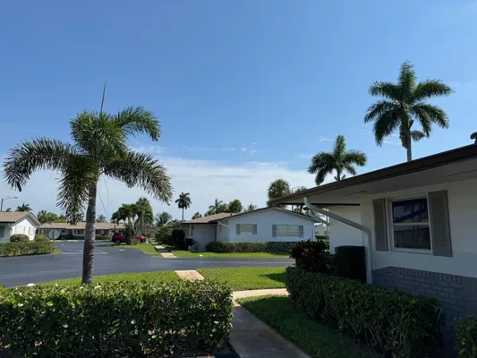 Property Slideshow image 3 of 53 | 2885 crosley dr a, West Palm Beach, FL, 33415