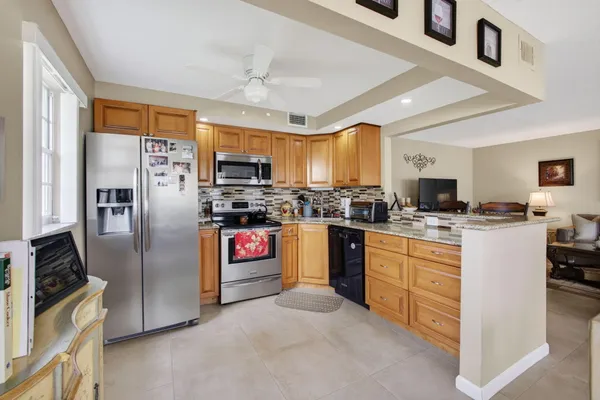 Property Slideshow image 2 of 27 | 101 wellington c c, West Palm Beach, FL, 33417