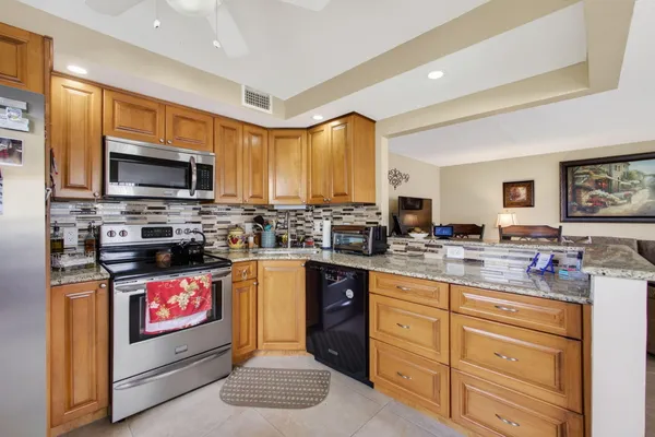 Property Slideshow image 3 of 27 | 101 wellington c c, West Palm Beach, FL, 33417