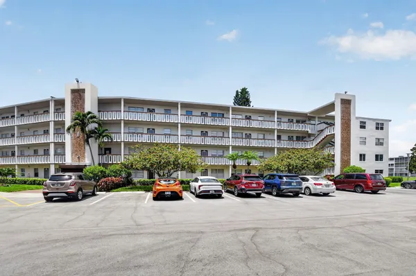 Property Slideshow image 3 of 59 | 4022 hythe b b, Boca Raton, FL, 33434