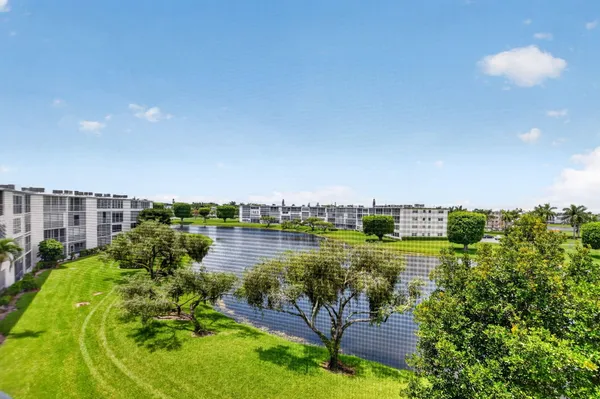 Property Slideshow image 2 of 59 | 4022 hythe b b, Boca Raton, FL, 33434