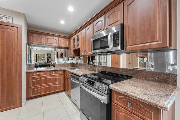 Property Slideshow image 3 of 50 | 1 stratford dr d, Boynton Beach, FL, 33436