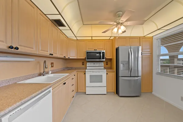 Property Slideshow image 2 of 23 | 2202 lucaya bnd d4, Coconut Creek, FL, 33066