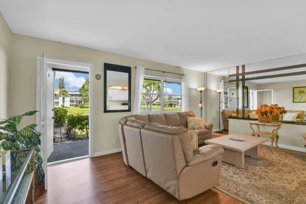 Property Slideshow image 2 of 38 | 359 saxony trl h, Delray Beach, FL, 33446