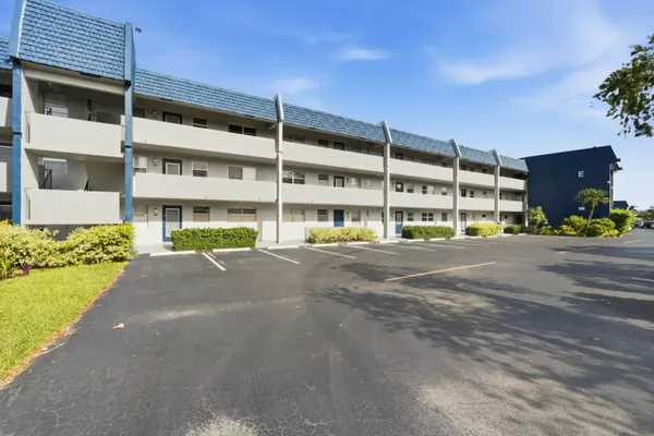 Property Slideshow image 2 of 17 | 7837 golf circle dr 209, Margate, FL, 33063