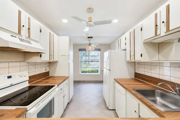 Property Slideshow image 3 of 24 | 5241 privet pl b, Delray Beach, FL, 33484