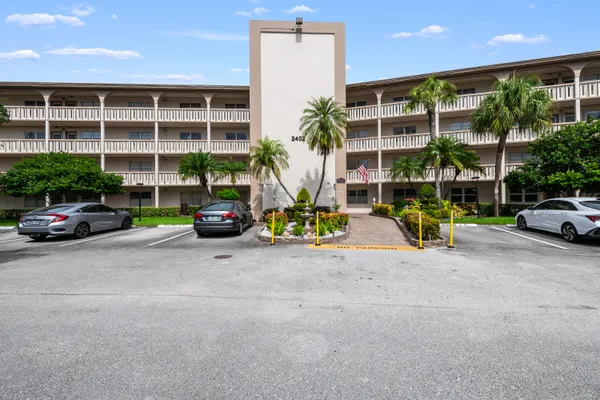 Property Slideshow image 2 of 18 | 2402 antigua cir c2, Coconut Creek, FL, 33066