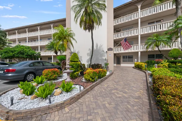 Property Slideshow image 3 of 18 | 2402 antigua cir c2, Coconut Creek, FL, 33066