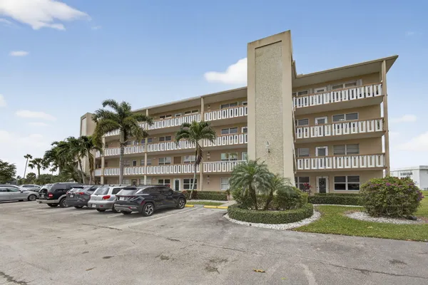 Property Slideshow image 2 of 39 | 330 wellington g g, West Palm Beach, FL, 33417
