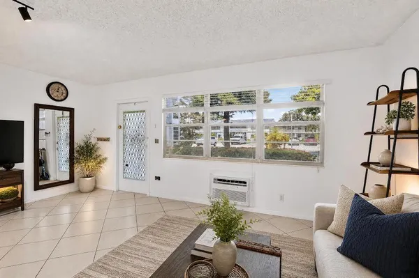 Property Slideshow image 2 of 21 | 290 oakridge q 290, Deerfield Beach, FL, 33442