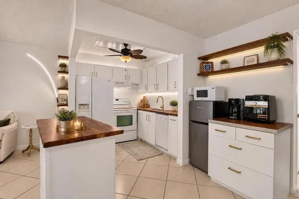 Property Slideshow image 3 of 21 | 290 oakridge q 290, Deerfield Beach, FL, 33442