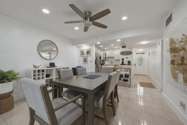 Property Slideshow image 3 of 54 | 9200 n hollybrook lake dr 310, Pembroke Pines, FL, 33025