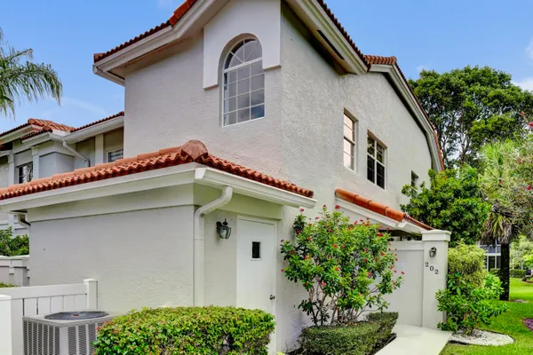 Property Slideshow image 2 of 102 | 7669 springwater pl 202, Boynton Beach, FL, 33437